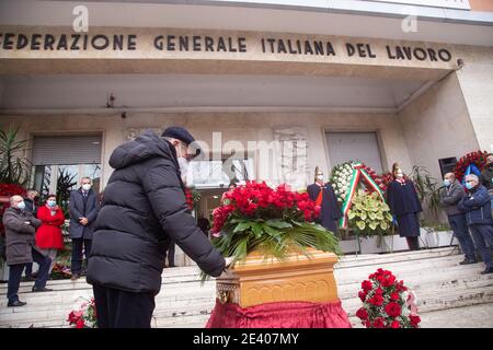 Rome, Italy. 21st Jan, 2021. Funeral of Emanuele Macaluso, Italian politician and trade unionist, one of the leaders of the Italian Communist Party, in the square in front of the headquarters of the national CGIL in Rome (Photo by Matteo Nardone/Pacific Press) Credit: Pacific Press Media Production Corp./Alamy Live News Stock Photo