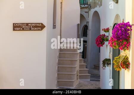 Direction sign for the medieval castle, 10th century, in the Old Town of Peschici, small picturesque village in the Gargano peninsula, Foggia, Puglia, Stock Photo