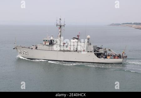 The Belgian Navy minehunter BNS LOBELIA heads into the Solent. The ship has spent 4 days at the Naval Base Stock Photo