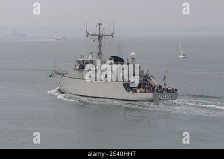 The Belgian Navy minehunter BNS LOBELIA heads into the Solent. The ship has spent 4 days at the Naval Base Stock Photo