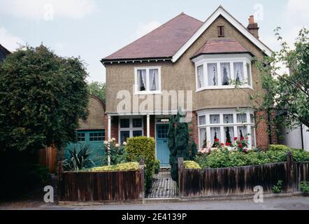 1920s detached house with garage-pebbledash front garden dulwich s london Stock Photo