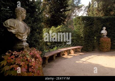 Gartenanlage mit Skulptur Stock Photo
