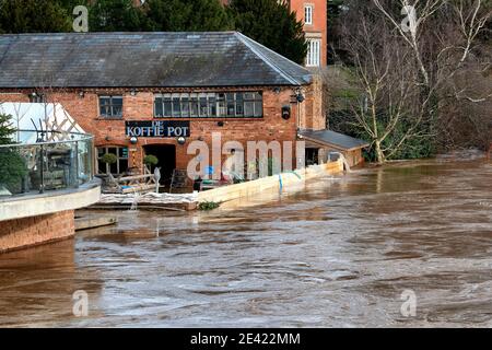 Staff at De Koffie Pot in Hereford battle to keep back the floodwater as the River Wye bursts its banks as Storm Christoph moves in across the UK. Stock Photo