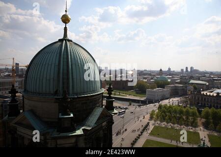 Blick von der Kuppel auf Lustgarten, Friedrichwerdersche Kirche und unter den Linden Stock Photo