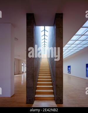 Ausstellungsraum und zentrales Treppenhaus Stock Photo