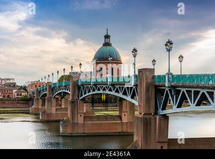 Saint Peter's Bridge and the Grave Hospital in Toulouse, France Stock Photo