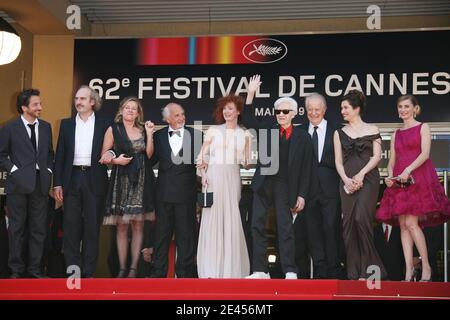 Edouard Baer, Michel Vuillermoz, Anne consigny, Sabine Azema, Alain Resnais, Andre Dussollier and Emmanuelle Devos arriving on the red carpet before the screening of 'Les herbes folles' during the 62nd Cannes Film Festival in Cannes, France on May 20, 2009. Photo by Guignebourg-Gorassini/ABACAPRESS.COM Stock Photo