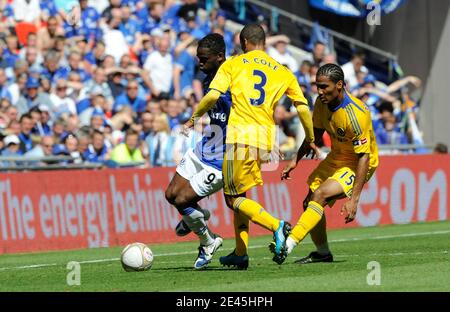 Chelsea's Ashley Cole and Florent Malouda battles for the ball with Everton's Louis Saha during the FA Cup Soccer match, Final, Chelsea vs Everton at the Wembley Stadium in London, Uk on May 30, 2009. Chelse won 2-1. Photo by Henri Szwarc/ABACAPRESS.COM Stock Photo