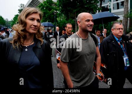 Steffi Graf and Andre Agassi arrive at the Longines Los Angeles Masters ...