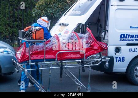 Bogota, Colombia. January 21, 2021: Health professionals transport a capsule of covid patients to the outskirts of a clinic in the north of Bogota. This Friday the city at 8 pm will again be in total quarantine all weekend until Monday at 4 am. Credit: Daniel Garzon Herazo/ZUMA Wire/Alamy Live News Stock Photo