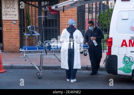 Bogota, Colombia. January 21, 2021: Health professionals clean a gurney in front of a clinic north of Bogota. This Friday the city at 8 pm will again be in total quarantine all weekend until Monday at 4 am. Credit: Daniel Garzon Herazo/ZUMA Wire/Alamy Live News Stock Photo