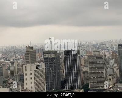 Sao Paulo, Sao Paulo, Brasil. 21st Jan, 2021. (INT) Aerial view of cloudy sky in Sao Paulo. January 21, 2021, Sao Paulo, Brazil: Aerial view of cloudy sky of Sao Paulo shows the coming heavy rainfall about to hit the city of Sao Paulo.Credit: Leco Viana/Thenews2 Credit: Leco Viana/TheNEWS2/ZUMA Wire/Alamy Live News Stock Photo