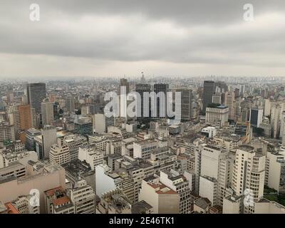 Sao Paulo, Sao Paulo, Brasil. 21st Jan, 2021. Sao Paulo - SP, 22/01/2021 - VISTA DE SAO PAULO - Clima fechado na cidade de Sao Paulo na noite desta quinta-feira Credit: Leco Viana/TheNEWS2/ZUMA Wire/Alamy Live News Stock Photo