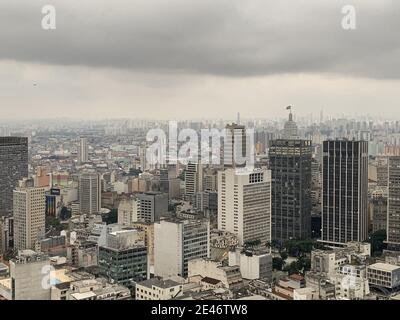 Sao Paulo, Sao Paulo, Brasil. 21st Jan, 2021. Sao Paulo - SP, 22/01/2021 - VISTA DE SAO PAULO - Clima fechado na cidade de Sao Paulo na noite desta quinta-feira Credit: Leco Viana/TheNEWS2/ZUMA Wire/Alamy Live News Stock Photo