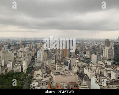 Sao Paulo, Sao Paulo, Brasil. 21st Jan, 2021. (INT) Aerial view of cloudy sky in Sao Paulo. January 21, 2021, Sao Paulo, Brazil: Aerial view of cloudy sky of Sao Paulo shows the coming heavy rainfall about to hit the city of Sao Paulo.Credit: Leco Viana/Thenews2 Credit: Leco Viana/TheNEWS2/ZUMA Wire/Alamy Live News Stock Photo