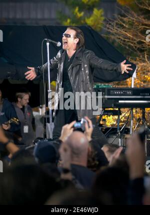 Bono and U2 perform Live from Under the Brooklyn Bridge in 2004. Stock Photo