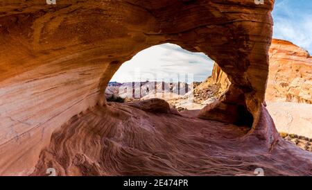The White Domes Seen Through The Frame of Thunderstorm Arch, Valley of Fire State Park, Nevada, USA Stock Photo