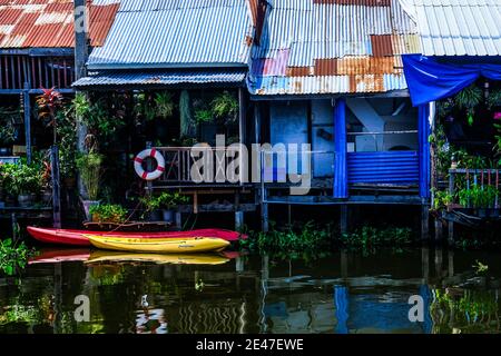 The riverfront at Hua Takhe (Crocodile) Market, Lat Krabang, Bangkok, Thailand Stock Photo