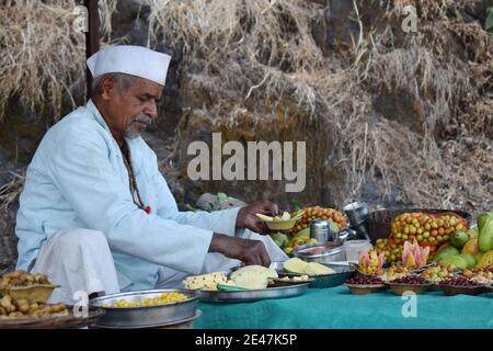 26th Dec 2020, Pune , Maharashtra,  India. Vendor selling fruits, berries, peanuts and corns at Sinhagad Fort Stock Photo