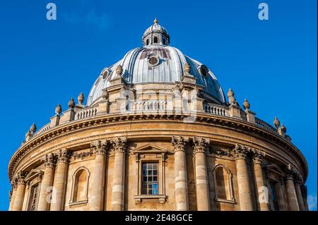 The Radcliffe Camera is a building in Oxford, England, designed by James Gibbs in the English Palladian style and built in 1737–1749 to house the Radc Stock Photo