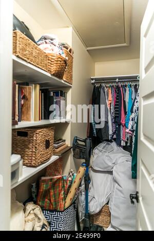 Home closet organized walk-in bedroom 