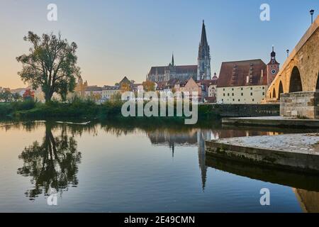 Stone bridge over Danube and old town with cathedral from Jahninsel, Regensburg, Upper Palatinate, Bavaria, Germany