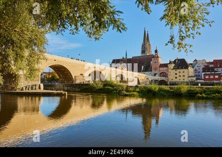 Stone bridge over Danube and old town with cathedral, Regensburg, Upper Palatinate, Bavaria, Germany