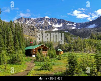 Shovel Pass Lodge, Skyline Hiking Trail at Jasper, Jasper National Park, Rocky Mountains, Alberta, Canada
