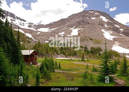 Shovel Pass Lodge, Skyline Hiking Trail at Jasper, Jasper National Park, Rocky Mountains, Alberta, Canada