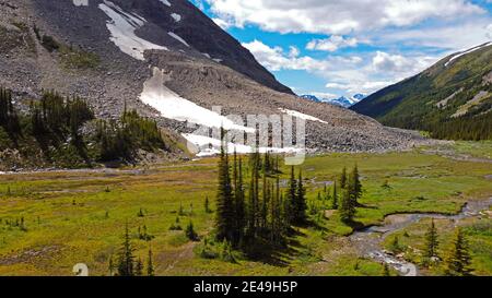 Landscape at Shovel Pass Lodge, Skyline Hiking Trail at Jasper, Jasper National Park, Rocky Mountains, Alberta, Canada