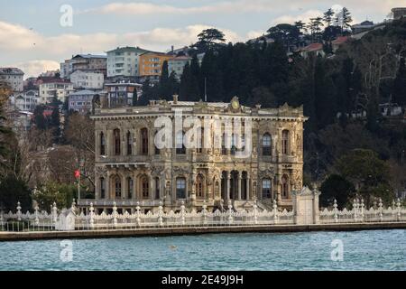 Beylerbeyi palace on the asian Bosporus waterfront in Istanbul, Turkey Stock Photo