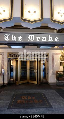 Chicago - The Drake Hotel, luxury hotel built in 1920 by Architect Benjamin Marshall and Charles Fox, is located at the top of the Magnificent Mile. It features 535 bedrooms and is a popular movie location Stock Photo
