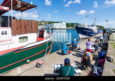 Sassnitz, port, Baltic Sea, hobby painter group, Ostsee (Baltic Sea), Rügen Island, Mecklenburg-Vorpommern / Mecklenburg-Western Pomerania, Germany Stock Photo