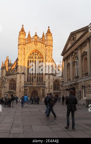 Bath, United Kingdom - November 1, 2017: Street view with The Abbey Church of Saint Peter and Saint Paul, Bath, commonly known as Bath Abbey. Ordinary Stock Photo