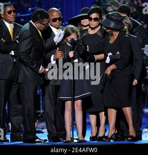 Paris Katherine Jackson is supported by her aunts Janet and LaToya and all the family after her emotional speech during the memorial service for Michael Jackson at the Staples Center in Los Angeles, CA, USA on July 7, 2009. Pool photo by Mark J. Terrill/AP/PA-ABACAPRESS.COM (Pictured: Janet Jackson, LaToya Jackson, Paris Jackson) Stock Photo