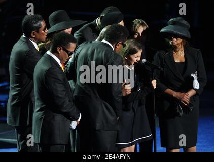 Michae's daughter, Paris Katherine (3rd R) cries as she speaks and is consoled by her family (back L-R) Jermaine, LaToya, Jackie, Janet, Randy, (front L-R) Marlon, Tito, Rebbie, and her brother Prince Michael (2nd R) during the memorial service for Michael Jackson at the Staples Center in Los Angeles, CA, USA on July 7, 2009. Pool photo by Mario Anzuoni/Reuters/PA-ABACAPRESS.COM (Pictured: Janet Jackson, Paris Jackson, Jermaine Jackson, LaToya Jackson, Jackie Jackson, Randy Jackson, Marlon Jackson, Tito Jackson, Rebbie Jackson, Prince Michael Jackson) Stock Photo