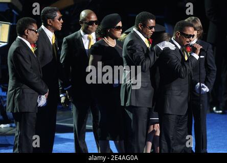 Michael Jackson's brothers (L-R) Randy, Marlon, Tito, Jermaine, and Jackie  carry his casket out of the Staples Center following memorial services for  pop star Michael Jackson Stock Photo - Alamy