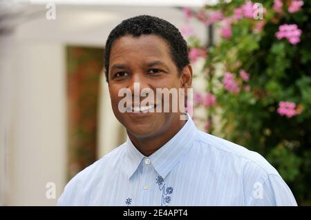 US actor Denzel Washington poses for a photocall to present his movie 'The taking of Pelham 123', a remake of the 1974 version in Paris, France on July 20, 2009. Photo by Thierry Orban/ABACAPRESS.COM Stock Photo