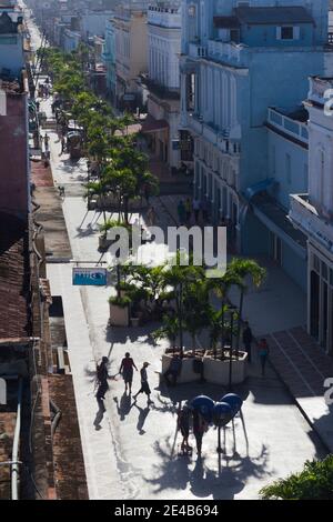 Elevated view of Avenida 54 pedestrian street, Cienfuegos, Cuba Stock Photo