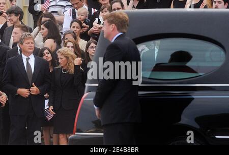 The hearse bearing the remains of US Senator Edward Kennedy arrives outside the US Capitol as his childrens Kara, Edward Jr., and Patrick Kennedy looks on, on August 29, 2009 in Washington, DC, USA. Photo by Olivier Douliery /ABACAPRESS.COM Stock Photo