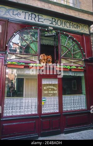 Le Tire Bouchon Restaurant with two dogs in window Lyon France Stock Photo