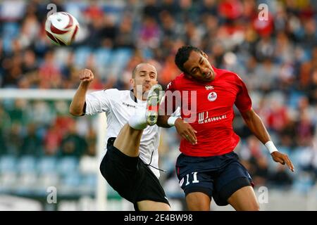 Lille's Pierre-Emerick Aubameyang fights for the ball with Valence's Bruno Saltor during the europa league soccer match between french team Lille (LOSC) and spanish team Valence CF at Lille Metropole Stadium in Lille, France on September 17, 2009. The mat Stock Photo