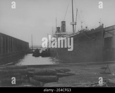 American archive monochrome photo of an Ocean Liner in New York City port, USA in December 1894. Taken in the late 19th century Stock Photo