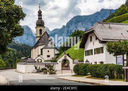 Parish church St. Sebastian, in the back Reiteralpe, Ramsau, Berchtesgaden, Berchtesgadener Land, Upper Bavaria, Bavaria, Germany, Europe Stock Photo