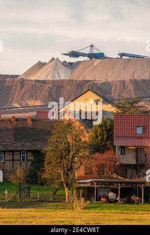 Germany, Saxony-Anhalt, Zielitz, behind the village of Loitsche, the spoil dump of the Zielitz potash plant piles up. Stock Photo