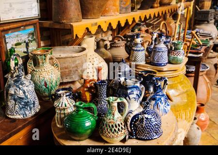 Tito pottery. Exhibition of ceramics and pottery in the inner courtyard store, Ubeda, UNESCO World Heritage Site. Jaen province, Andalusia, Southern S Stock Photo