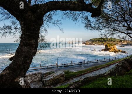 El Camello Beach & Mouro Island. Santander, Cantabrian Sea, Cantabria, Northern Spain, Europe Stock Photo