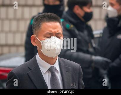 Hwang Sung-Soo, former senior executive of Samsung Electronics, arrives at the Seoul High Court to attend a retrial of a bribery case involving former South Korean President Park Geun-Hye.Samsung Vice Chairman Lee Jae-Yong was taken into custody after being sentenced by the court at the retrial to two years and six months in prison. Lee had been charged with bribing former President Park to help him inherit control of Samsung. Choi Gee-Sung had been indicted as Lee's accomplices and was sentenced to two years and six months in prison. Stock Photo
