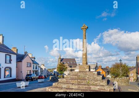 The war memorial in Cross Square in the centre of St Davids, a small cathedral city in Pembrokeshire, south west Wales Stock Photo