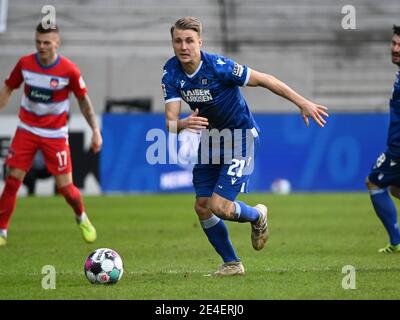 Karlsruhe, Germany. 23rd Jan, 2021. Soccer: 2. Bundesliga, Karlsruher SC - 1. FC Heidenheim, Matchday 17 at Wildparkstadion. Karlsruhe's Marco Thiede. Credit: Uli Deck/dpa - IMPORTANT NOTE: In accordance with the regulations of the DFL Deutsche Fußball Liga and/or the DFB Deutscher Fußball-Bund, it is prohibited to use or have used photographs taken in the stadium and/or of the match in the form of sequence pictures and/or video-like photo series./dpa/Alamy Live News